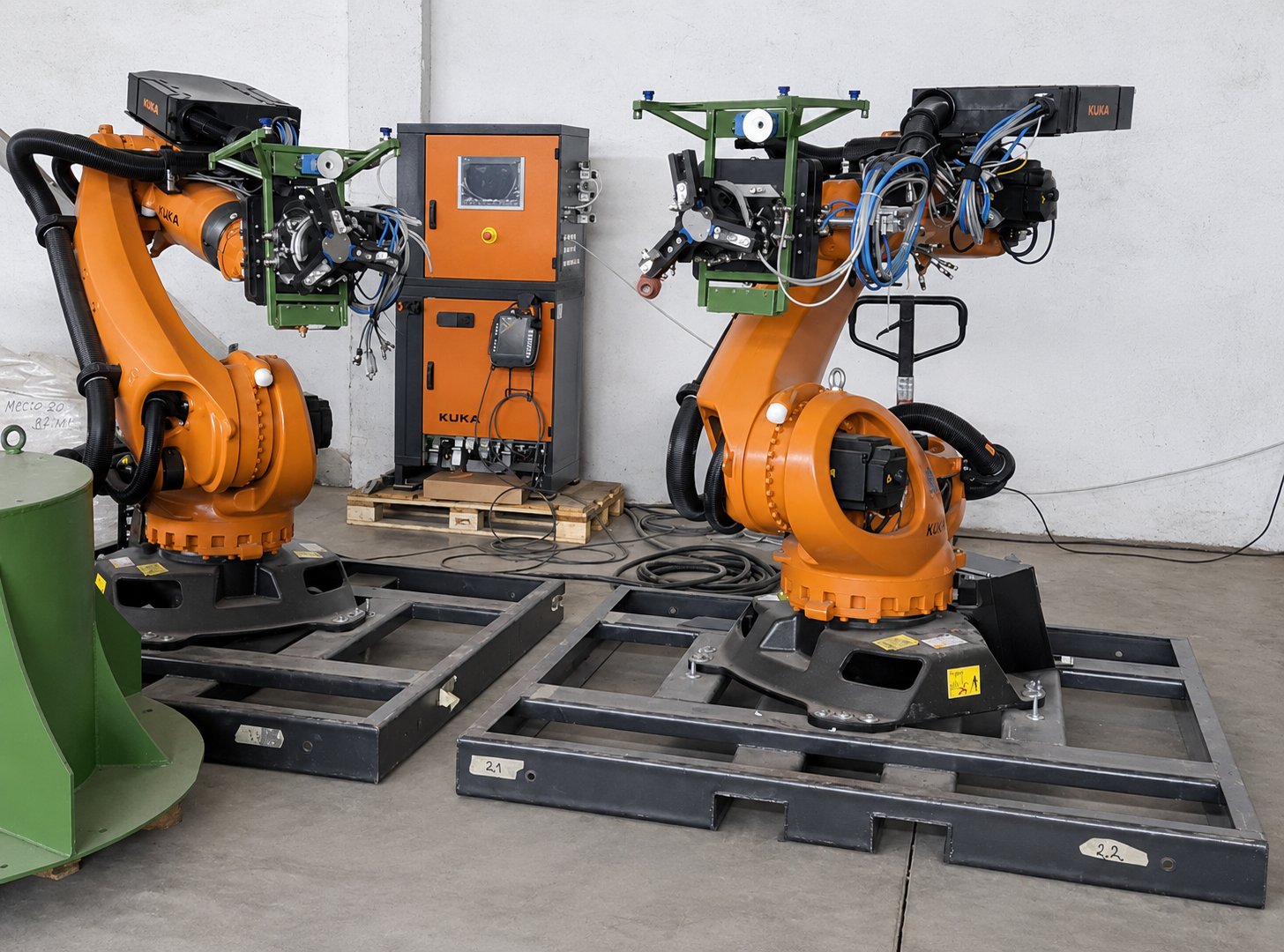 Роботизированный комплекс KUKA для установки защитных муфт в трубном производстве